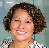 Portrait de Claire Ashford, cadre en charge de la conformité réglementaire dans le secteur financier